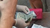 Таможенник в аэропорту "Киев" попалась на получении взятки $2,2 тыс, - СБУ. ФОТО
