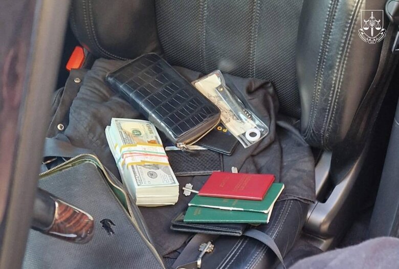 Затримали співробітницю Мін’юсту та її спільника за махінації