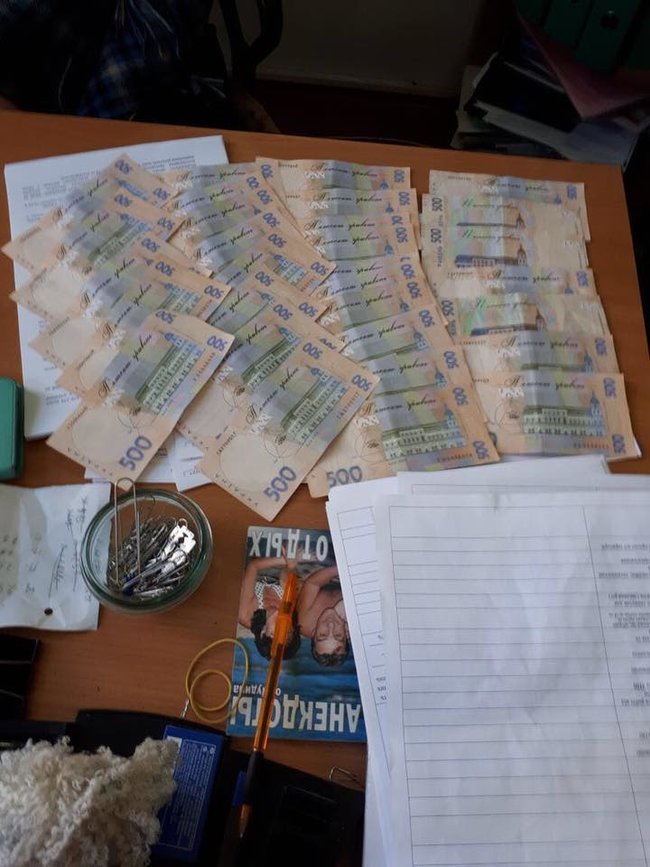 Чиновниця КМДА погоріла на хабарі в 15 тис. грн за прохання закрити очі на незаконний продаж алкоголю, - Сарган 01