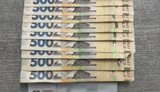 Житель Хмельниччини намагався підкупити прикордонника на кордоні з Польщею: сховав у паспорт 5 тис. грн. ФОТО