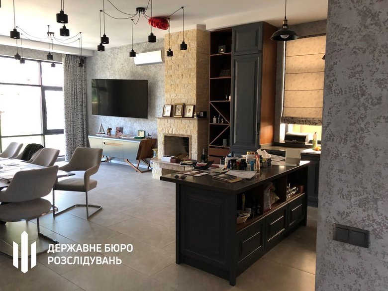 Чиновника миграционной службы будут судить за незаконное обогащение