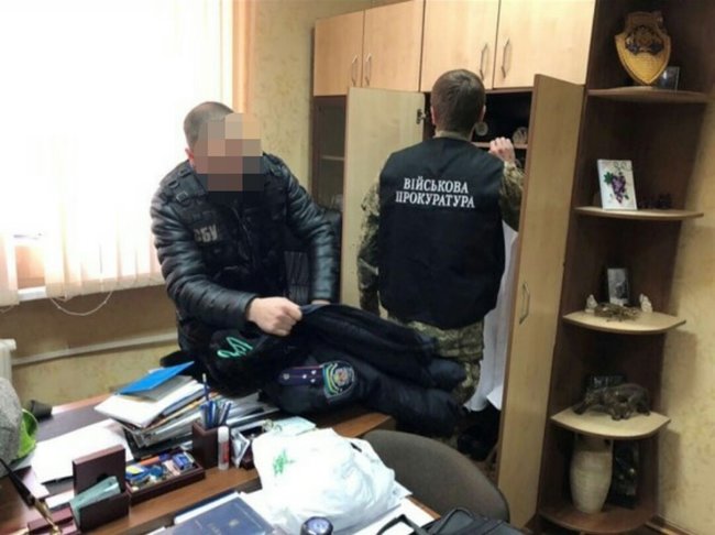 Головлікар поліклініки Нацполіції в Кропивницькому вимагав $ 1 тис. у військового за оформлення інвалідності, - прокуратура 03