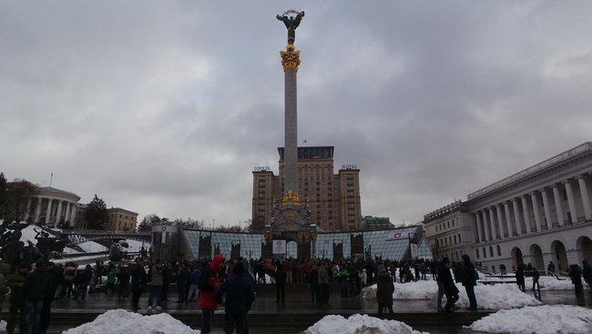 У центрі Києва відбулась акція Кава на Майдані, учасників пригощали тортами та цукерками 01