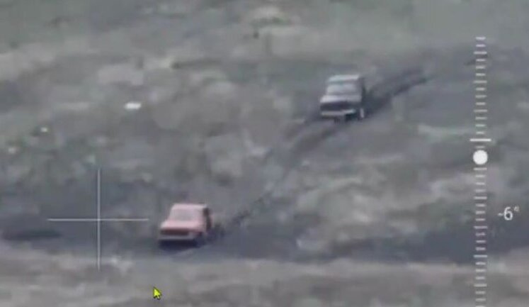 Occupiers in two Zhiguli cars are speeding at full throttle for their final assault in Toretsk direction. VIDEO
