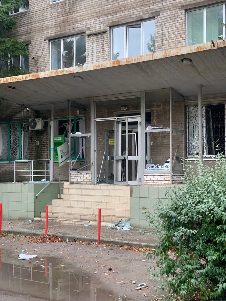 Цієї ночі росіяни обстріляли Слов’янськ та завдали ударів по містах на лінії фронту, - Донецька ОВА 04