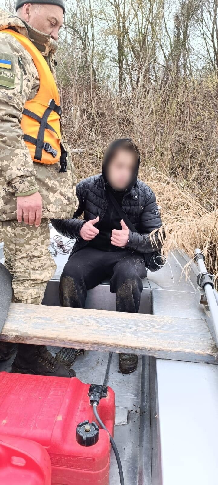 На Закарпатті врятували чоловіка, який намагався переплисти Тису
