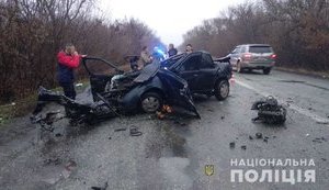 "Опель" столкнулся с маршруткой в Днепропетровской области: девушка-водитель и пассажирка легковушки погибли на месте. ФОТО