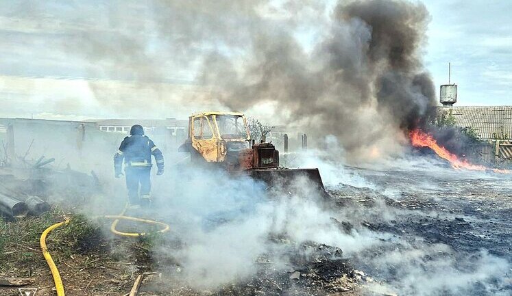 Россияне нанесли удары КАБами по Купянскому району: пострадал подросток, возникли пожары. ФОТОРЕПОРТАЖ