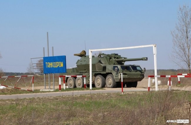На Рівненському полігоні відбувається тестування чеської 152-мм самохідної гаубиці DANA-M2 01