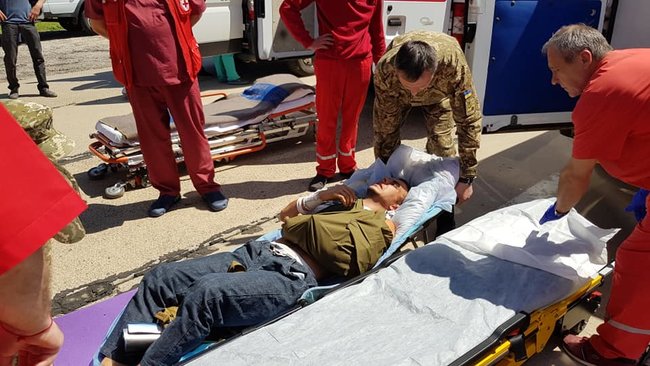 11 поранених військовослужбовців доставлено авіацією в Одесу, четверо з них у реанімації, - волонтер Танцюра 04