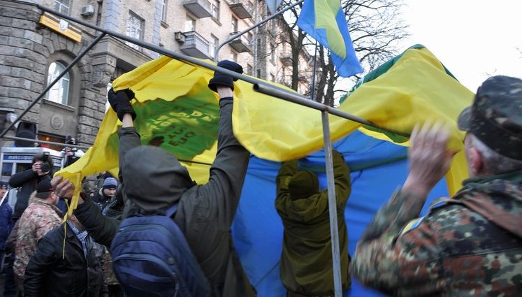 Donbas blockade supporters put up tent near Presidential Administration. PHOTOS+VIDEO