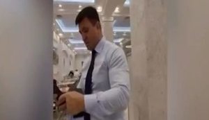 "Колю, ти хворий чи ідіот?" - "слуги народу" Тищенко і Куницький побилися в їдальні Верховної Ради. ВIДЕО