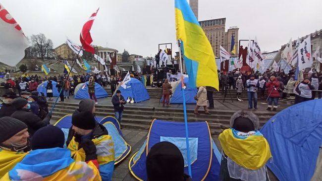 Протест ФОПів: Правоохоронці спробували демонтувати намети - застосовували сльозогінний газ 11