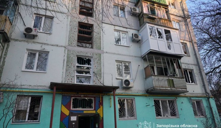 В Запорожье после атаки дронов погибла женщина, ранены шесть человек, в том числе двое детей. ФОТОрепортаж