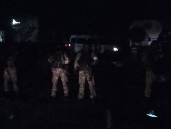 Оккупанты после обысков задержали троих крымских татар 02