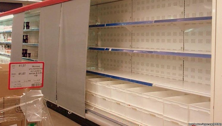 В супермаркетах Крыма из продажи исчезли некоторые продукты. Пустые полки прикрывают занавесками, - "Крым.Реалии". ФОТО