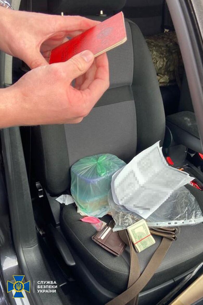 Затримано заступника воєнкома в Херсоні та голову ВЛК на Прикарпатті, які заробляли на ухилянтах, - СБУ 06