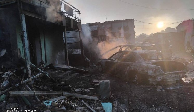Russian forces struck Kyiv with ballistic missiles: two dead, partial destruction of office and warehouse building (updated)