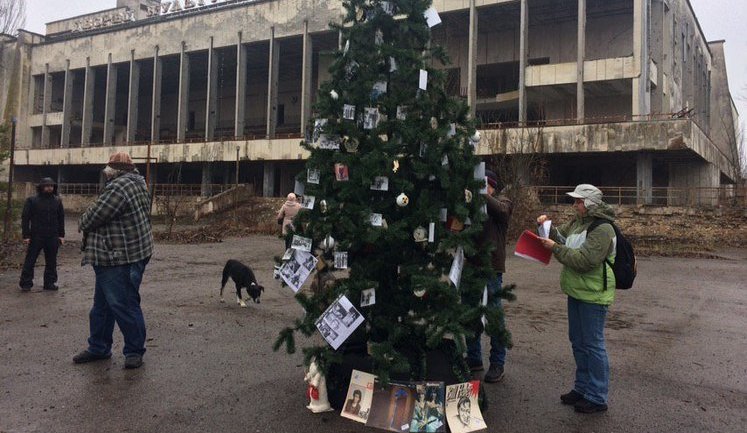 Christmas tree installed in Chornobyl exclusion zone for the first time in 33 years. PHOTOS