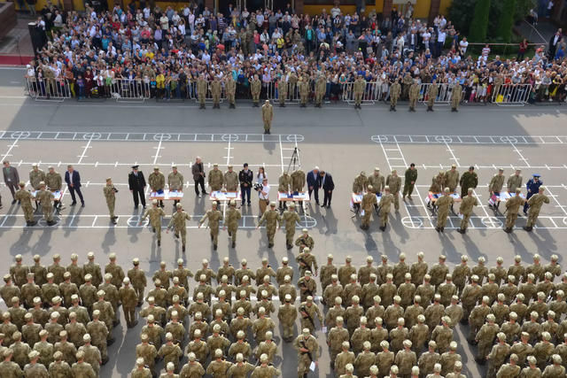 Першокурсники Національної академії сухопутних військ присягнули на вірність українському народу 01