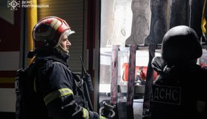 РФ атаковала промышленный объект в Полтавской области: возник пожар. ФОТОРЕПОРТАЖ