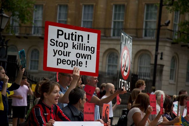 Велика Британія підтримує акцію #SaveOlegSentsov із закликом звільнити українських вязнів Кремля, - посольство 03