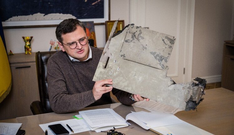 Kuleba showed part of Iranian drone to heads of foreign affairs of G7 countries online. PHOTO