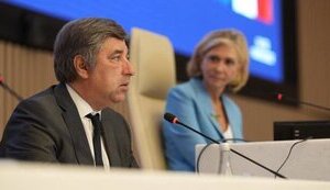 Россияне во Франции "сидят тихо, как мыши под веником", – посол Украины Омельченко
