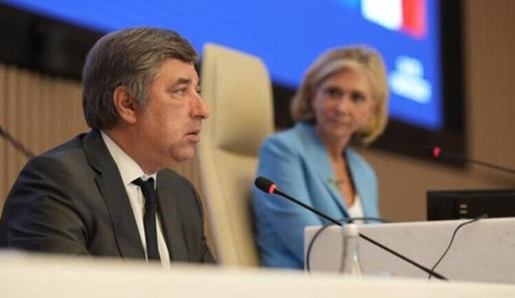 Россияне во Франции "сидят тихо, как мыши под веником", – посол Украины Омельченко