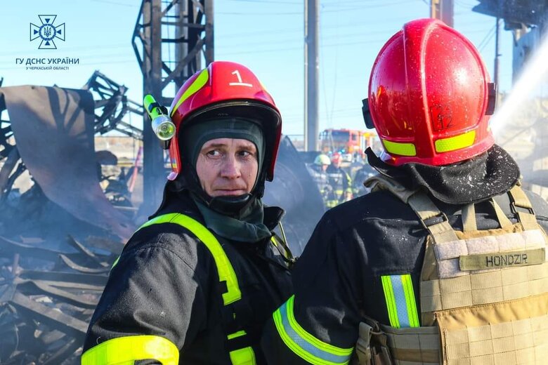 Ліквідовано пожежу, спричинену ракетними ударами на Черкащині, - ДСНС 03