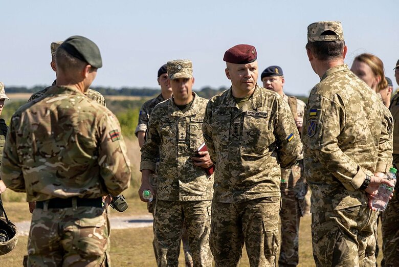 Українські військовослужбовці проходять навчання у Великій Британії 15