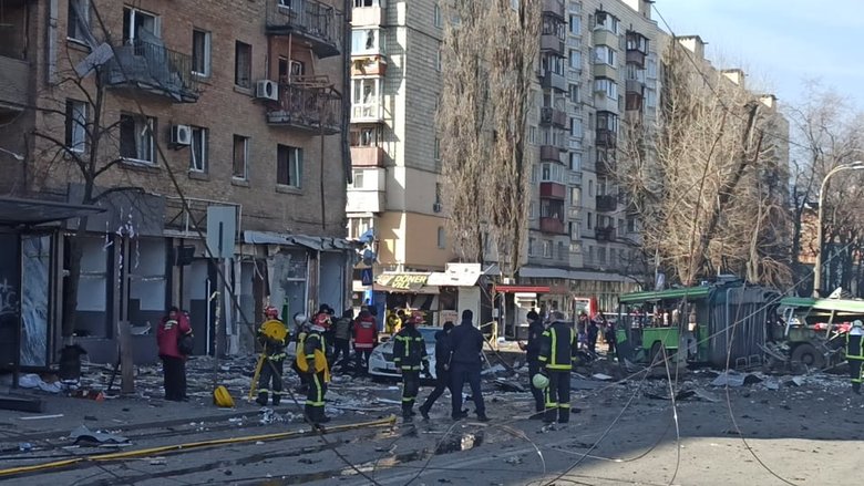 Наслідки падіння збитої російської крилатої ракети на Куренівку в Києві 20 Наслідки падіння збитої російської крилатої ракети на Куренівку в Києві 20