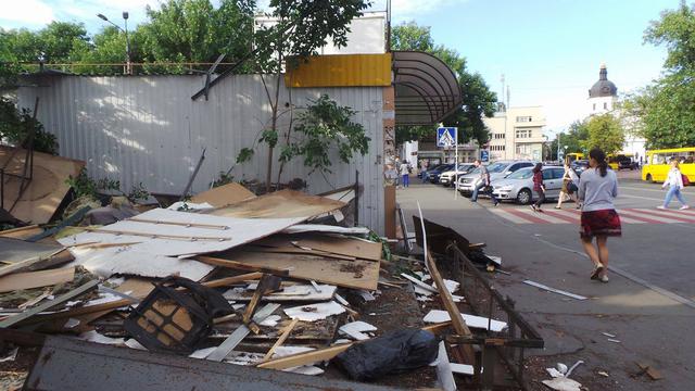 На Контрактовій площі в Києві продовжують демонтувати МАФи 13 На Контрактовій площі в Києві продовжують демонтувати МАФи 13