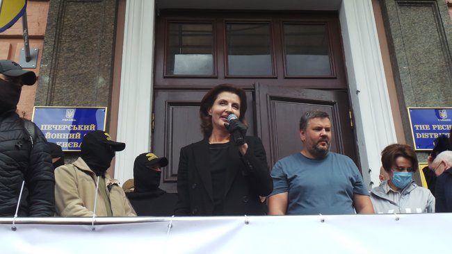 Досить терору: под Печерским судом Киева проходит акция в поддержку Порошенко 02