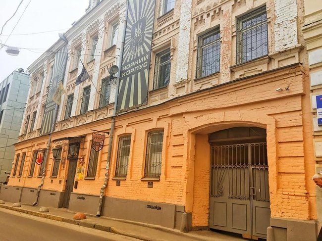 ФДМ влаштував термінову перевірку в будівлі Азова, після мого звернення до премєра про приватну фірму, яка щороку збирає за допомогою фонду мільйони приватних податків, - Білецький 02