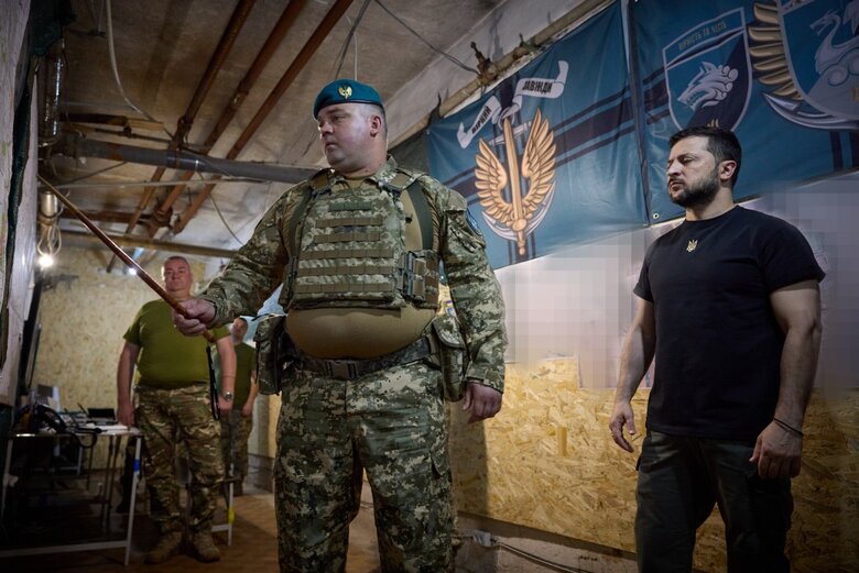 Зеленський відвідав бригади, які захищають Україну на Донецькому напрямку 07
