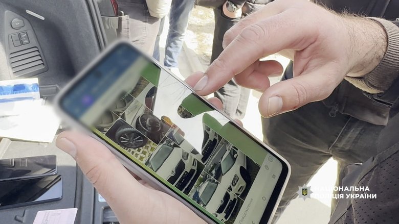 В Одесской области задержали группу, обманувшую военных при продаже автомобилей