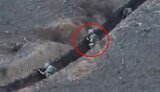 Окупант отримує кулю в голову від українського снайпера. ВIДЕО