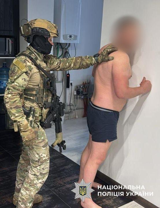 На Житомирщині затримали банду, яка ошукала українців на мільйон