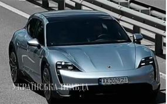 Tymoshenko drives Porsche for $100,000 and rents 1,200 sq m estate from developer Nikonov at three times the lower price, - media 01