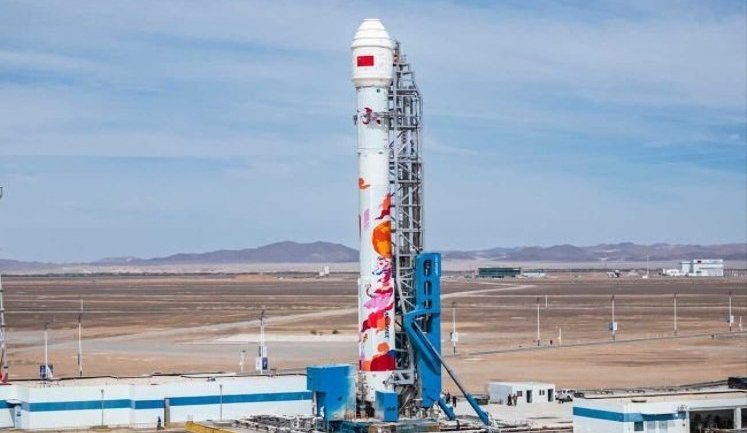 Китайська ракета вибухнула на орбіті: уламки загрожують супутникам Starlink