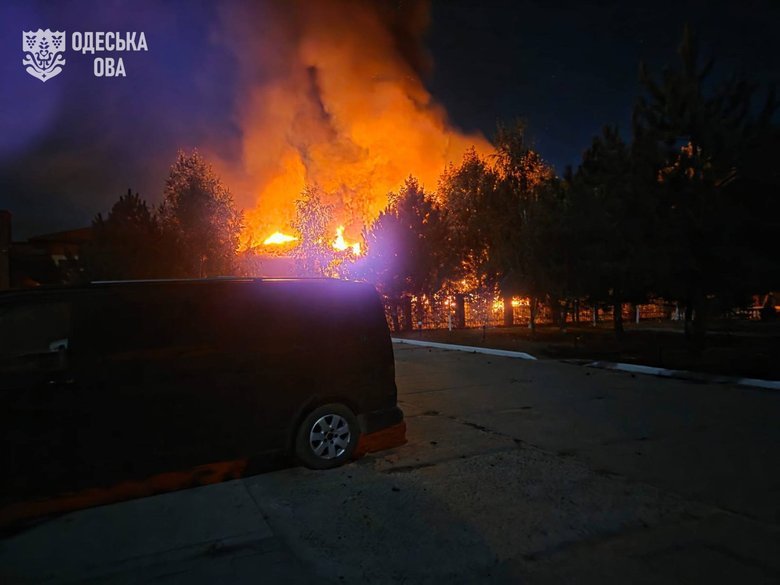 Russia launched a massive attack on the Odesa region: over 10 buildings damaged