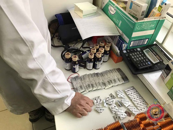 Маріупольські аптекарі продавали нарковмісні препарати всім бажаючим 01 Маріупольські аптекарі продавали нарковмісні препарати всім бажаючим 01