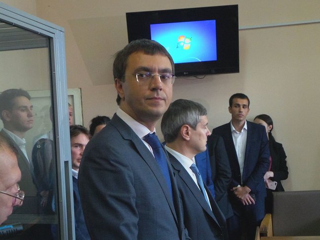 Суд відпустив главу Мінінфраструктури Омеляна на поруки 01