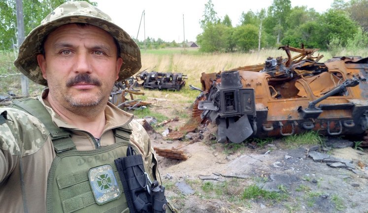 "Дрон пробував нас на зуб, упав за пів метра від машини": прикордонник Дорсай про їзду без фар, РЕБи та евакуацію з передка