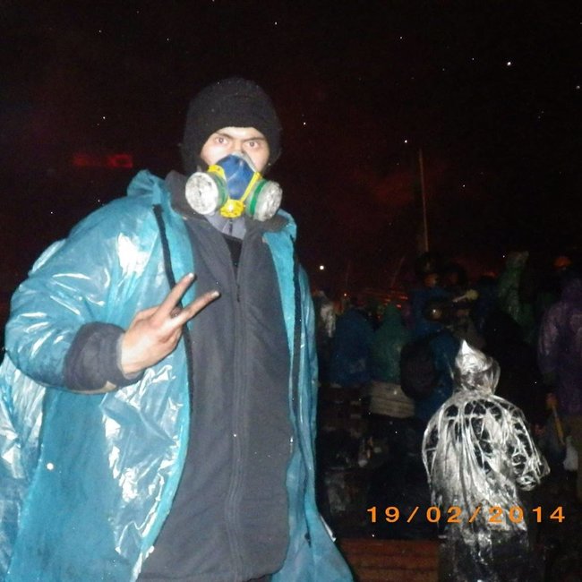 Мама Героя України Тараса Матвіїва: Останні обійми, останній синівський поцілунок... Ми були у масках і рукавицях. Так захотів Тарас, він хвилювався за нас. Останні дотики - через гумові рукавички і маски 03 Мама Героя України Тараса Матвіїва: Останні обійми, останній синівський поцілунок... Ми були у масках і рукавицях. Так захотів Тарас, він хвилювався за нас. Останні дотики - через гумові рукавички і маски 03