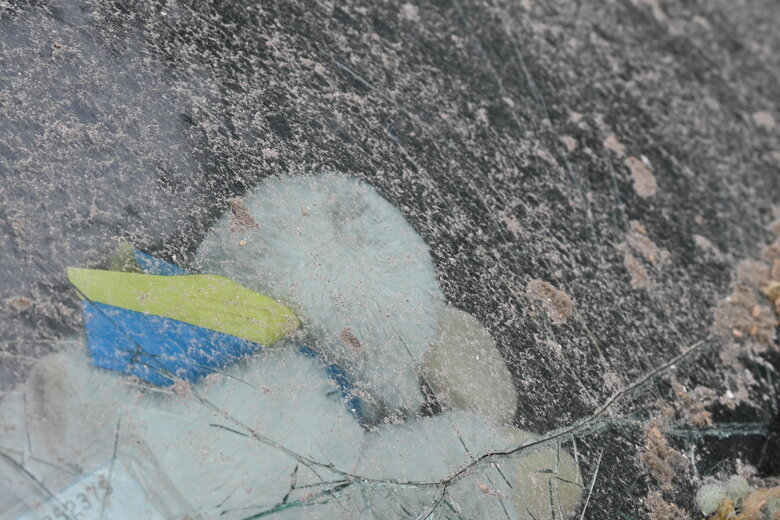 Последствия падения обломков вражеской ракеты на многоэтажку в Соломенском районе Киева 26