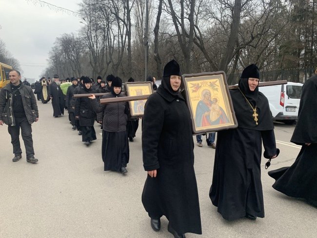 Традиционная реакция церкви, актуальная в условиях распространения коронавируса, - крестный ход прошел в Виннице 06