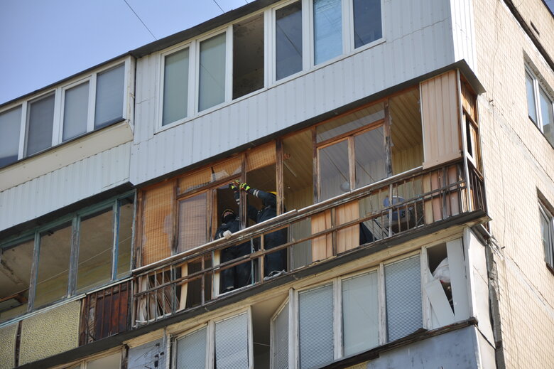 Consequences of shelling in Desnyansky district of Kyiv 04