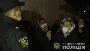 Порушення карантину зафіксовано під час великоднього богослужіння у Почаївській лаврі, - поліція. ФОТОрепортаж